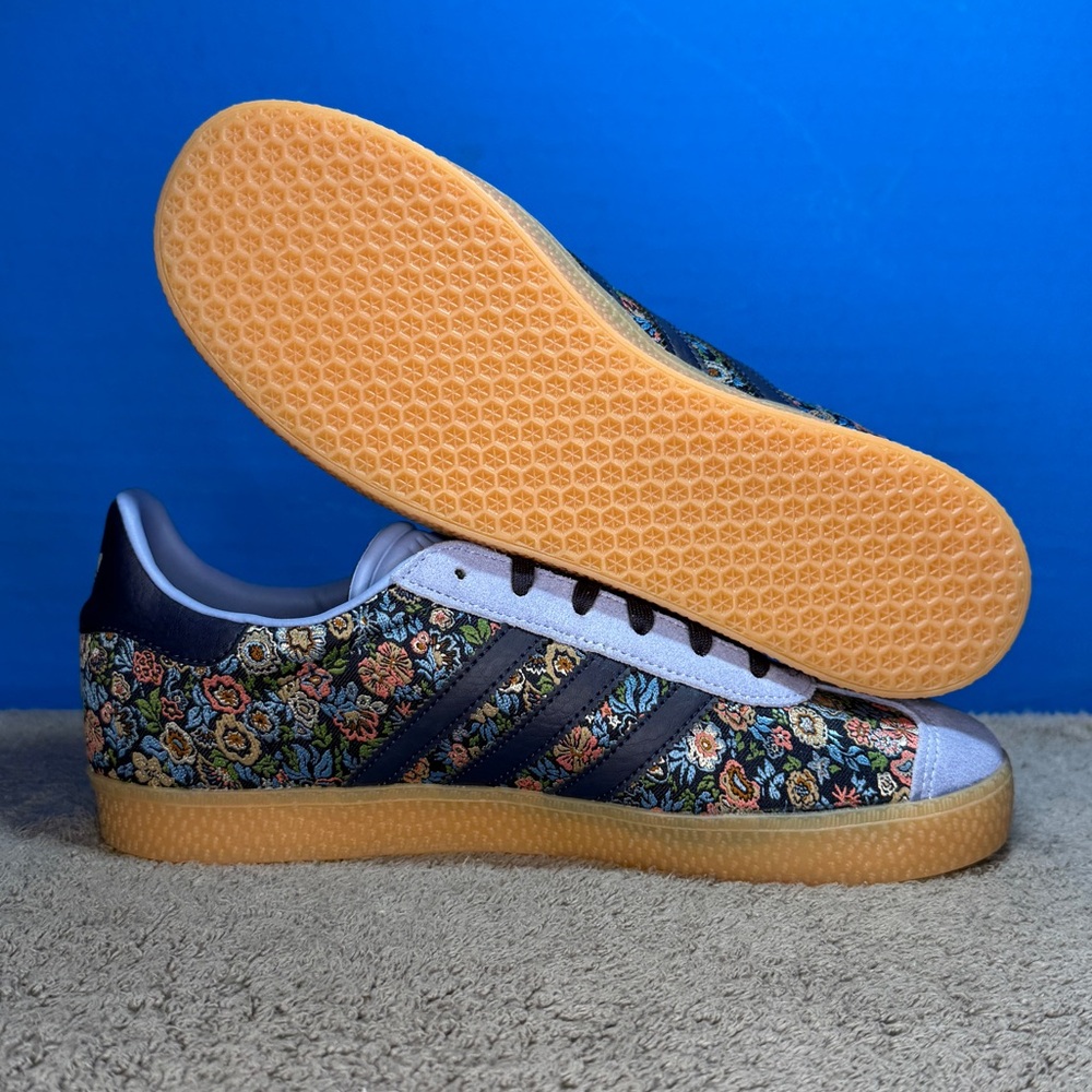Adidas gazelle j
London floral embroidery 
Brand new - Picture 4 of 13
